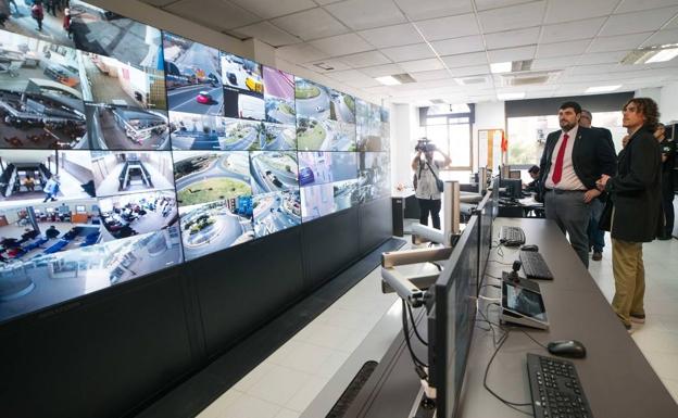 Una empresa vigilará los edificios municipales y atenderá las llamadas del centro de control de tráfico