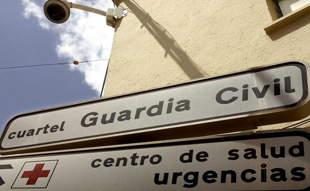 Se despierta y caza a un ladrón en su cuarto llevándose un televisor