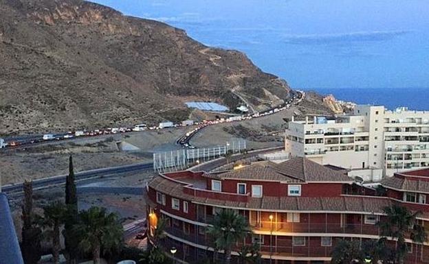 Amat exige al Gobierno que acelere la habilitación del tercer carril de la A7