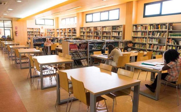 Cs reclama la ampliación de los horarios de las bibliotecas de Roquetas los fines de semana