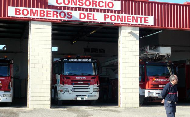 Tres heridos al incendiarse un piso en Roquetas de Mar