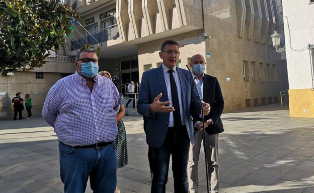 Sánchez Teruel llama a «limpiar la vida política de Roquetas» echando a Amat de la alcaldía