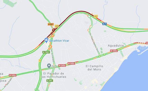 Un accidente en la salida de El Parador de la A7 provoca importantes retenciones