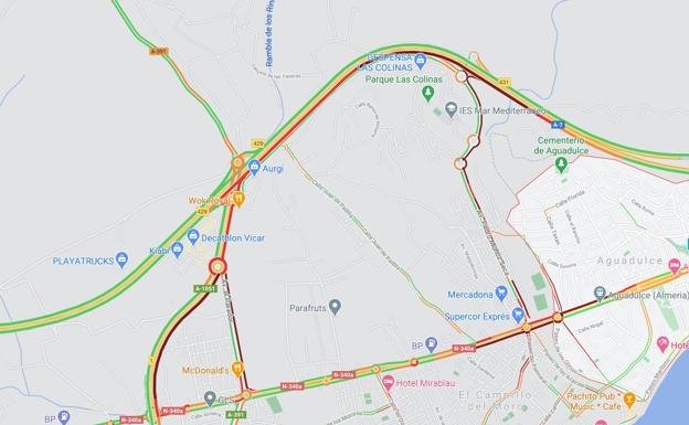 Dos accidentes colapsan la A7 y los accesos a la misma de Aguadulce y El Parador