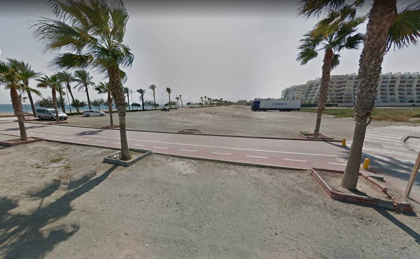 El PP ve inviable la propuesta del PSOE de ubicar el mercadillo en la franja costera de Las Salinas