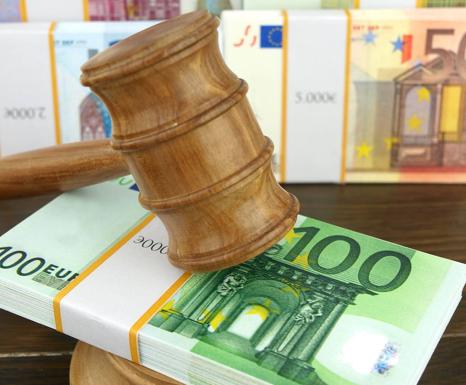 Condenado por intentar estafar con billetes tintados en la compra de un bar en Roquetas de Mar