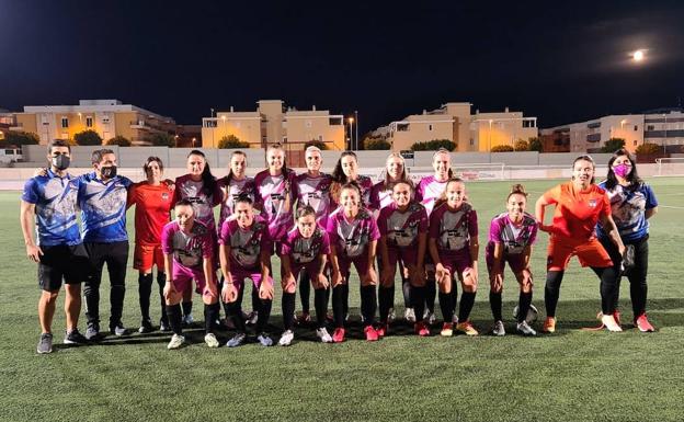 El PSOE acusa a Amat de usar a los clubes para justificar su rechazo al fútbol femenino