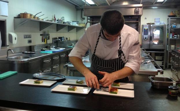 Campaña en Roquetas para animar a pedir comidas por encargo a bares y restaurantes
