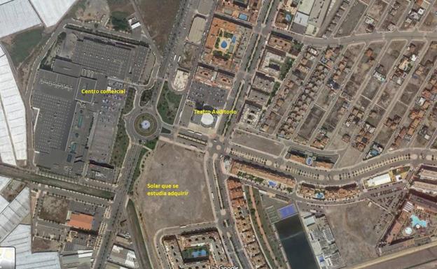 El Ayuntamiento de Roquetas acepta adquirir el solar del convenio del hospital frente a Gran Plaza