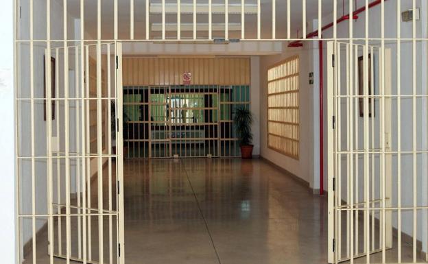 Prisión provisional para el acusado de apuñalar a dos personas en Roquetas y causar la muerte de un hombre