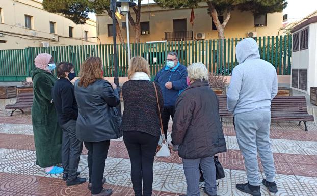 Vecinos afectados por los cortes de luz denuncian a Endesa ante la Guardia Civil