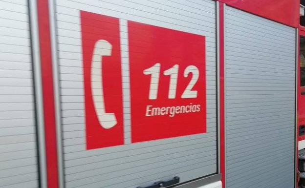 Desalojados 50 vecinos por un incendio en el garaje de un bloque en Roquetas de Mar