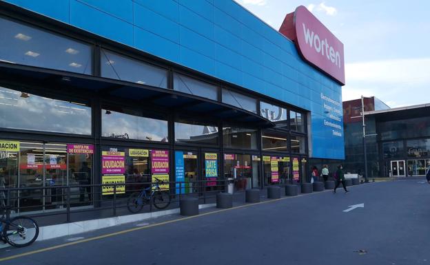 Worten cierra en Huércal y vende su tienda de Roquetas a Media Markt