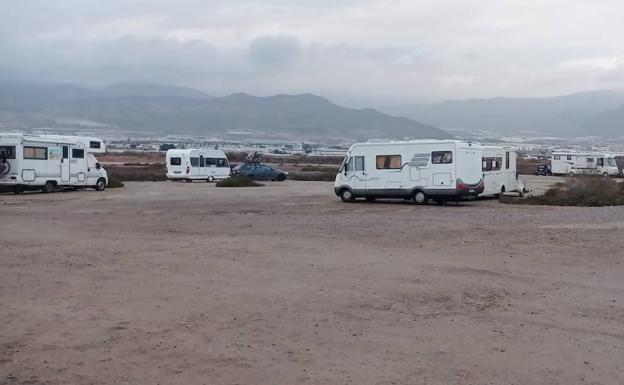 El Seprona actúa contra las autocaravanas en la costa ante la pasividad municipal