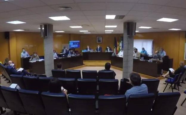 La privatización del servicio de parques y jardines de Roquetas cuadruplicará el personal, según el PP