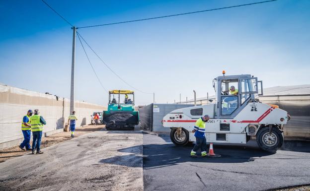 Diputación licita arreglos en 8 caminos y el Ayuntamiento los inicia en otros 2