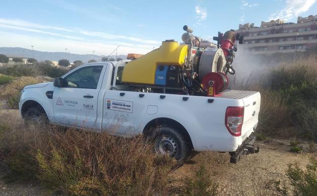 PSOE y PP se enfrentan por la lucha contra la proliferación de mosquitos en Las Marinas