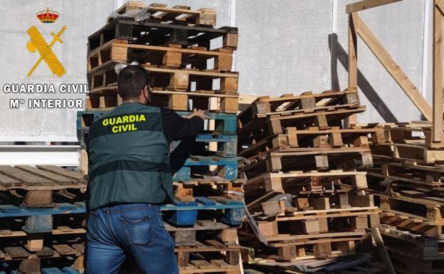 Detenido tras robar casi un centenar de palets de una gran superficie comercial de Vícar