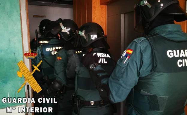 La Guardia Civil resuelve tres robos con violencia en diferentes investigaciones en Roquetas de mar