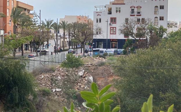 Polémica en Aguadulce por el aumento de edificabilidad de un solar en la bajada al puerto