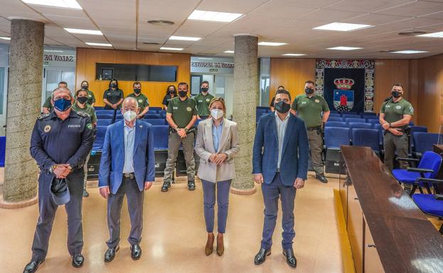 Amat recibió a los 13 nuevos vigilantes y telefonistas
