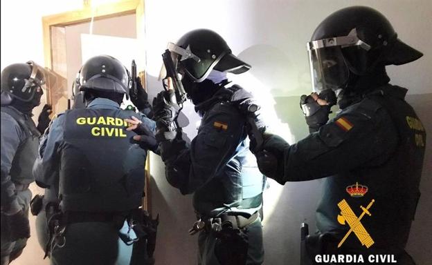 Esclarecidos dos robos con violencia e intimidación en Roquetas de Mar