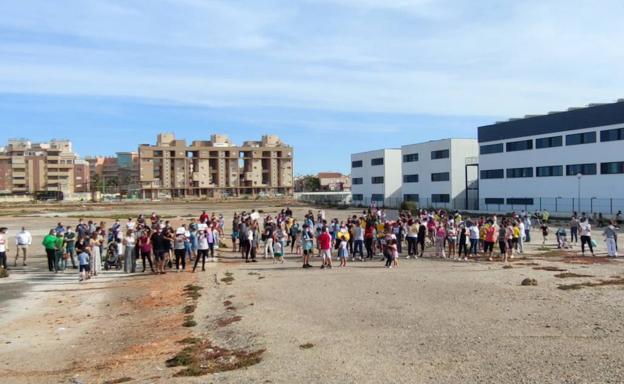 Vecinos de Las Salinas se manifestaron para exigir el prometido IES