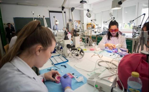 Enfermería y el pionero Dual a Distancia de Sistemas Informáticos, novedades en la FP para el próximo curso
