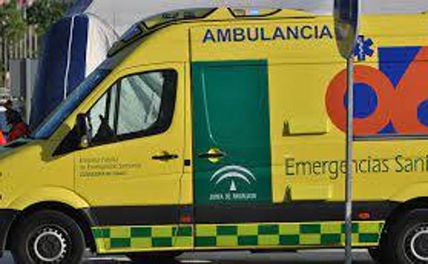 Fallece un trabajador al sufrir una caída cuando instalaba un toldo en Roquetas