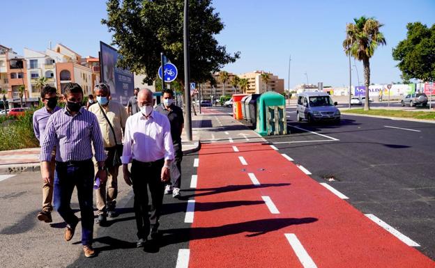 El reasfaltado también aumenta los aparcamientos en Las Salinas