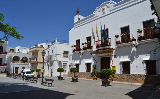 Almería Viva inicia el procedimiento de expulsión de sus tres concejales de Felix