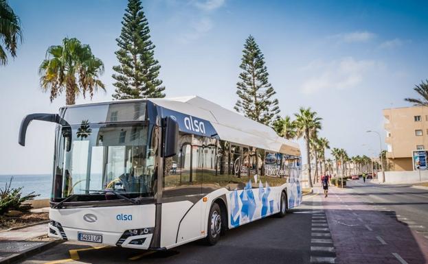 Alsa prueba en Roquetas de Mar un nuevo bus eléctrico