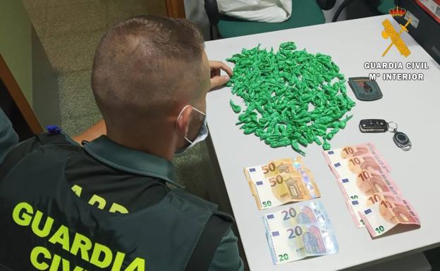 Detienen en Vícar a un individuo que llevaba casi 200 dosis de cocaína para su venta