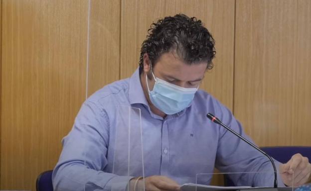 Vox en el Pleno de Roquetas: ¿De verdad van a hablar de técnicas de venta y comercio on line a un gitano?
