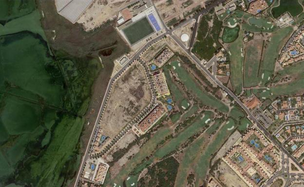 Amat cambia 'in extremis' la ubicación del parking de Playa Serena