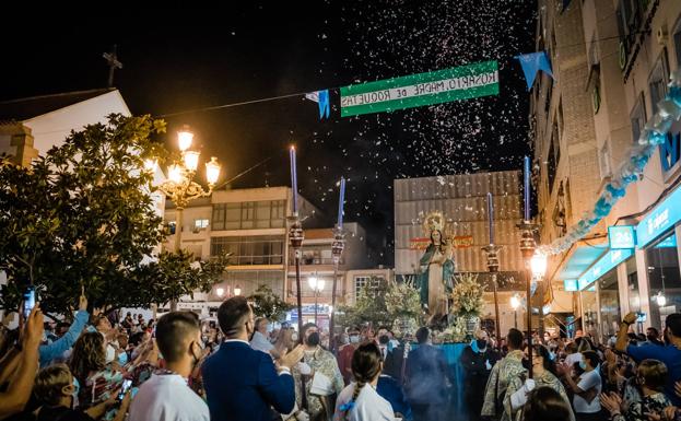 La Virgen del Rosario volvió a procesionar en Roquetas