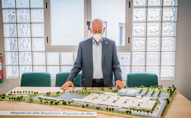 La Junta firma el contrato de obras del futuro hospital de Roquetas, que aún no tienen fecha de inicio