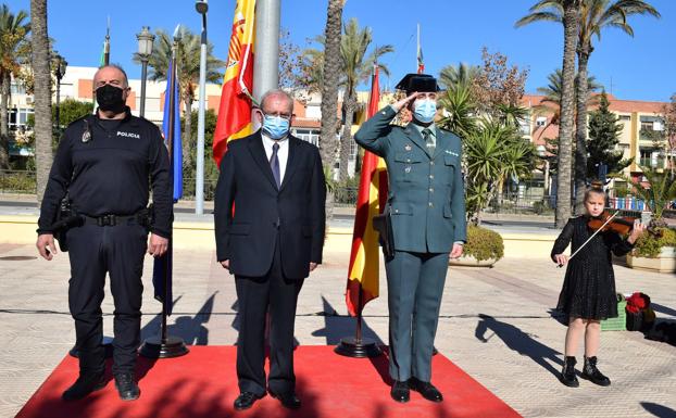 200 jóvenes vicarios reciben un ejemplar de la Constitución al cumplir los 18 años