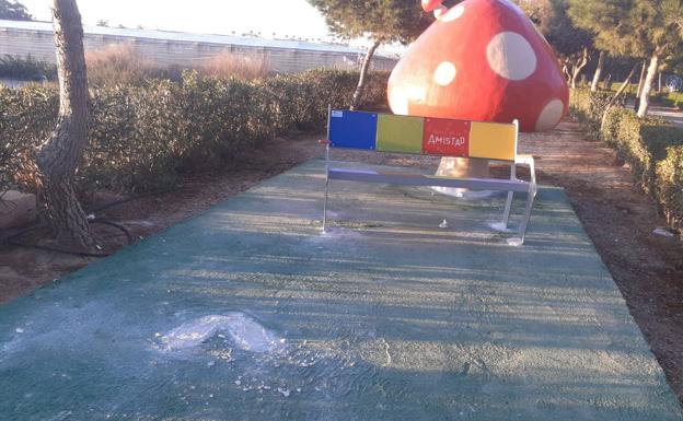Los personajes de animación del Parque Periurbano aguantan intactos menos de una semana