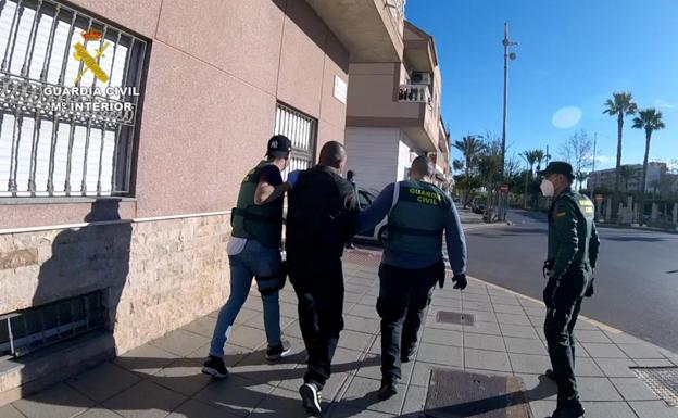 A prisión el acusado de al menos cuatro robos con violencia y lesiones en Roquetas
