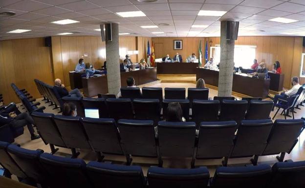 El PSOE acusa a Amat de «coartar la libertad de expresión» en los plenos con su «autoritarismo»