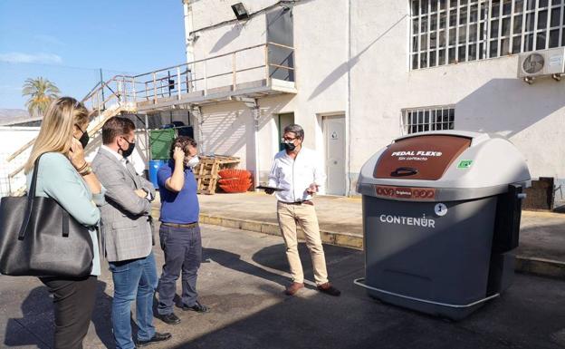 Roquetas pide ayuda de fondos europeos para implantar el contenedor marrón
