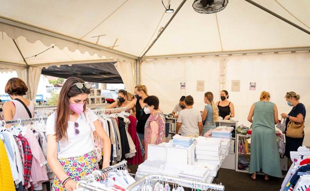 Las Salinas acogerá una nueva edición del mercado de saldos este próximo sábado