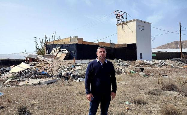 Cs alerta de la aparición de chabolas y vertederos junto al CEIP Virgilio Valdivia de Aguadulce