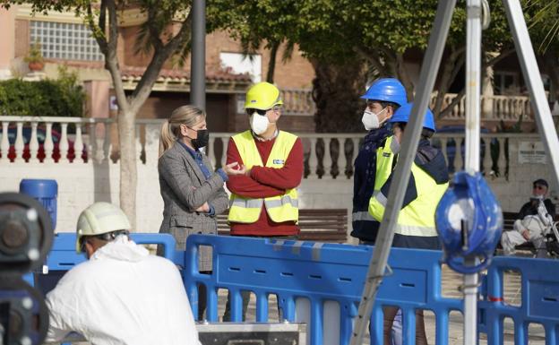 Hidralia revisa y limpia casi un kilómetro de conducciones de agua de la avenida Luis Buñuel
