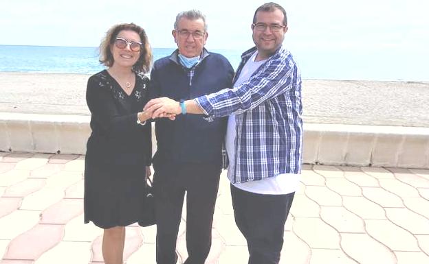 Vecinos, comerciantes y chiringuitos de la Urbanización de Roquetas se unen para pedir mejoras en el turismo