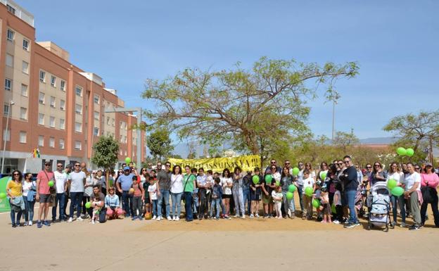 Las familias de Las Salinas vuelven a salir a la calle para exigir el instituto
