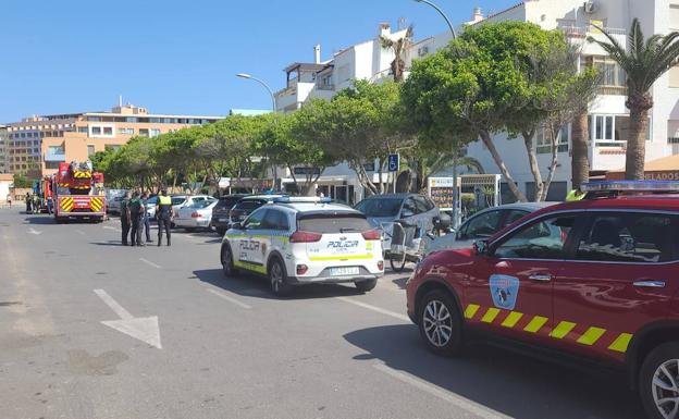 Arde el local de 'Patio Salao' en la Urbanización de Playa Serena de Roquetas