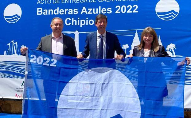 Las playas roqueteras ya lucen sus seis banderas azules