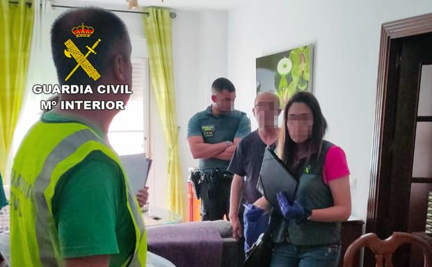 La Guardia Civil detiene a un vecino de Roquetas como presunto ciberacosador
